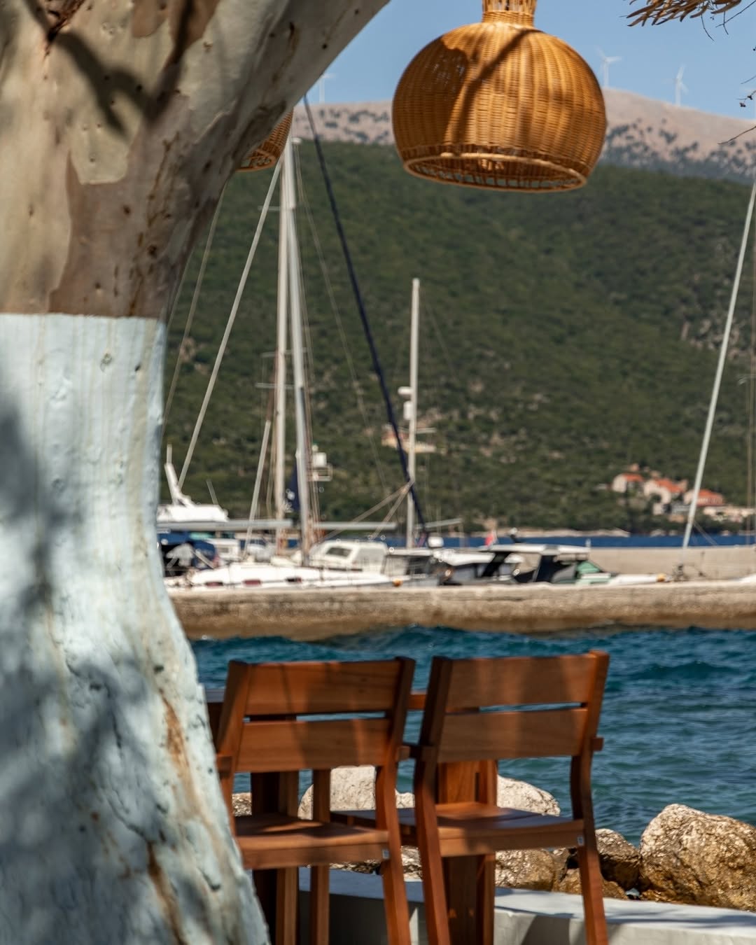 Θέα στο λιμάνι της Σάμης